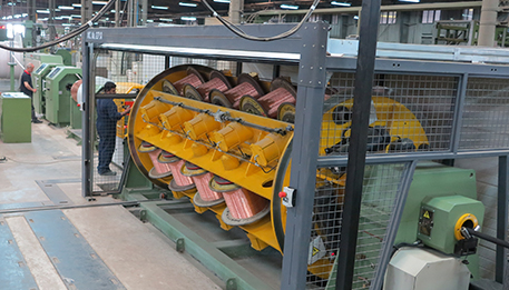 Industrial rigid stranding machine with multiple bobbins.